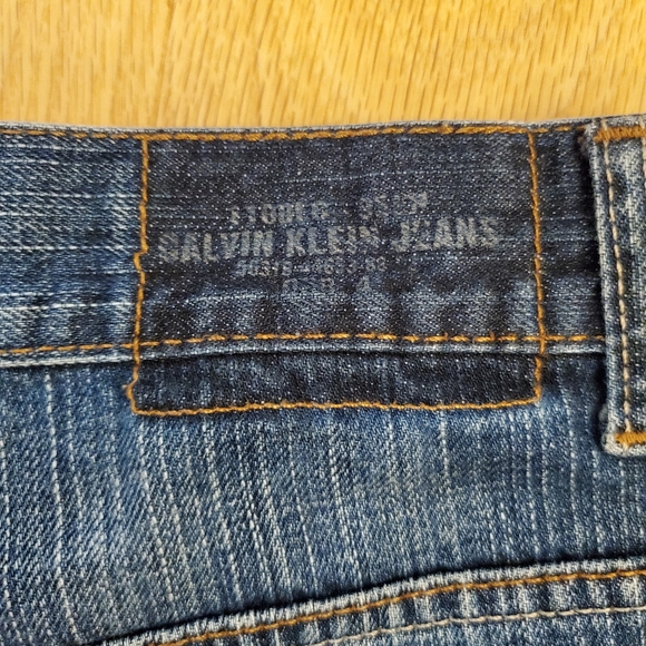 Calvin Klein Jeans - Picture 2 of 3